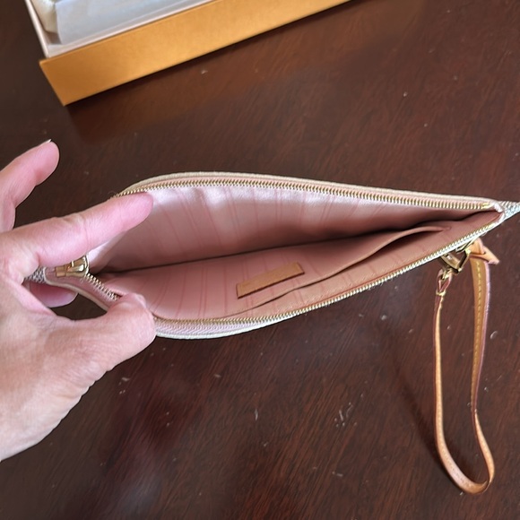 LOUIS VUITTON Damier Azur Neverfull MM GM Pochette Rose Ballerine. Like new - Picture 5 of 8